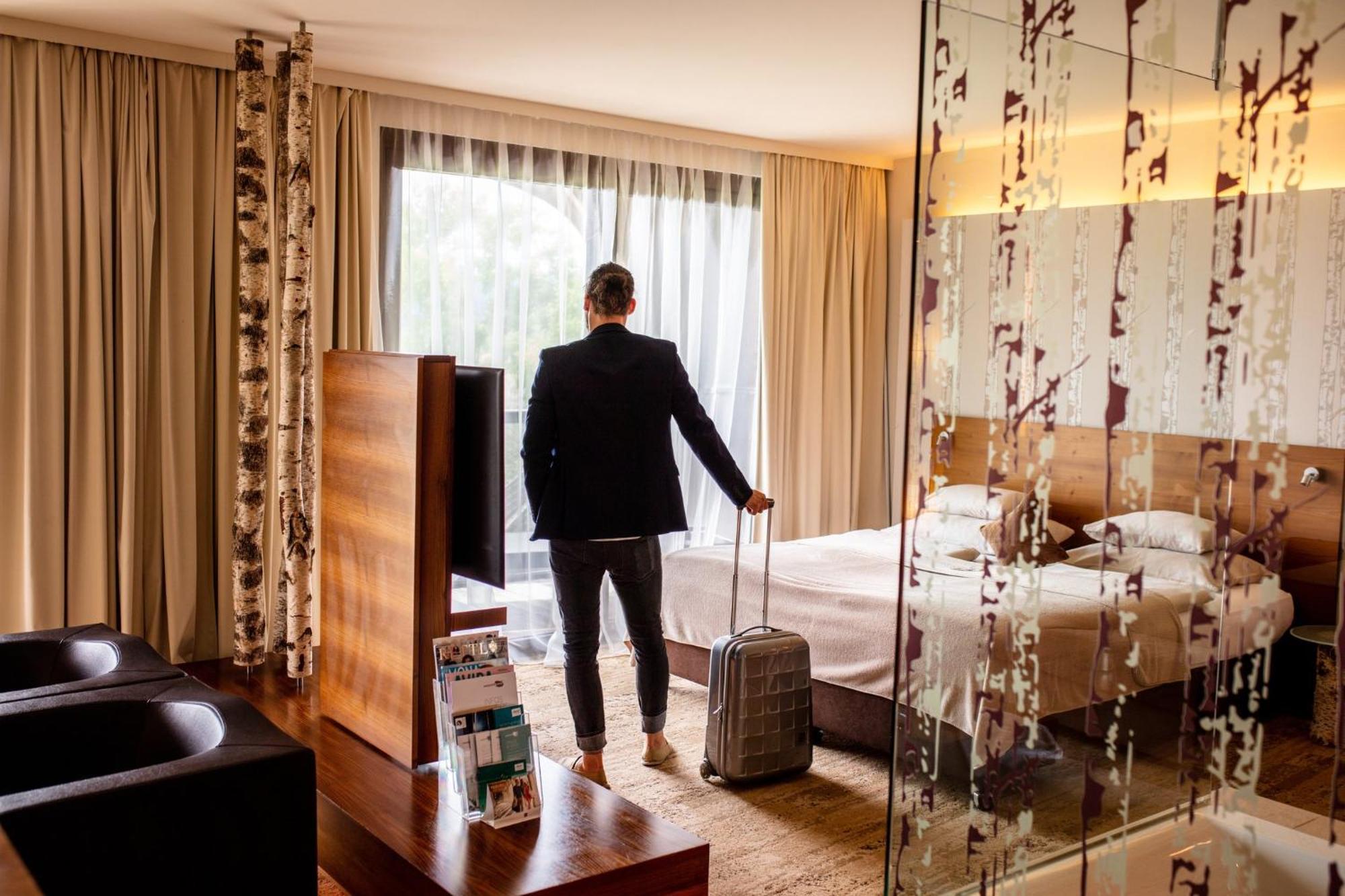 Deluxe Suite,1539176101:JPEG